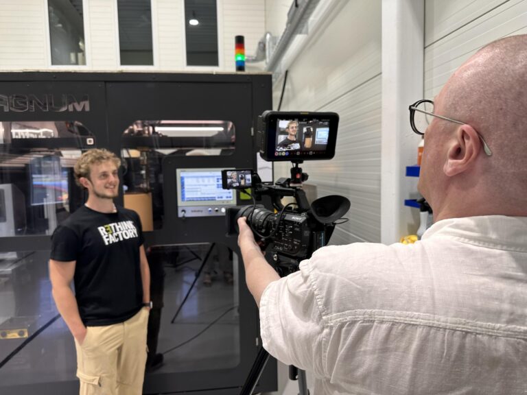 Sommarens filminspelningar satte fokus på industriella lösningar, legoproduktion och den helt egna produkten: ReThink Drums, 3D-printade trummor i trä.