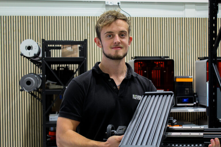 Stor 3D-printad komponent i printfarmen